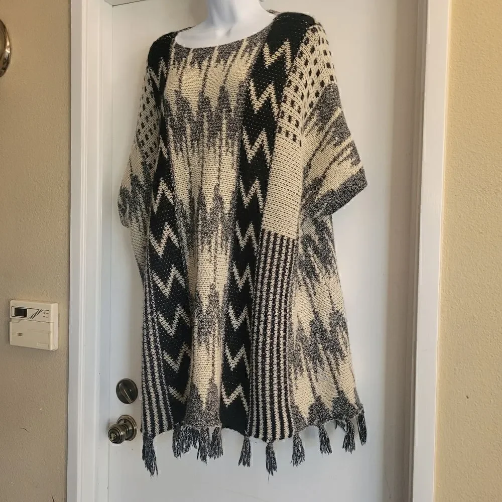 Elodie Size L Azetec Style Design Knit Mohair  Poncho